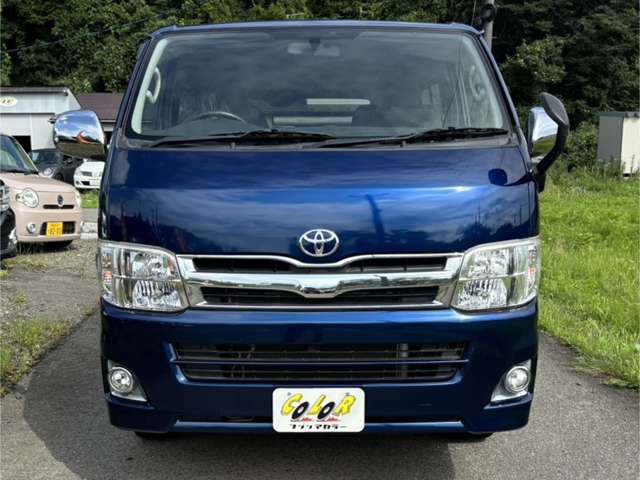 2011 Toyota Hiace – thumbnail 3