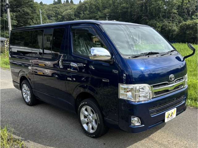 2011 Toyota Hiace – thumbnail 4