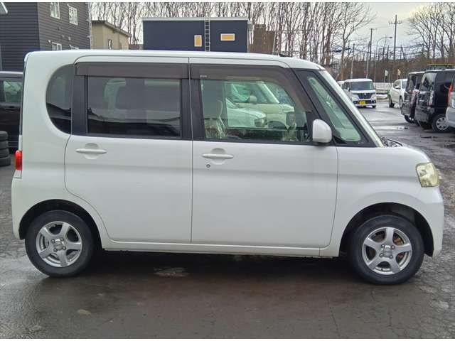 2009 Daihatsu Tanto – thumbnail 3