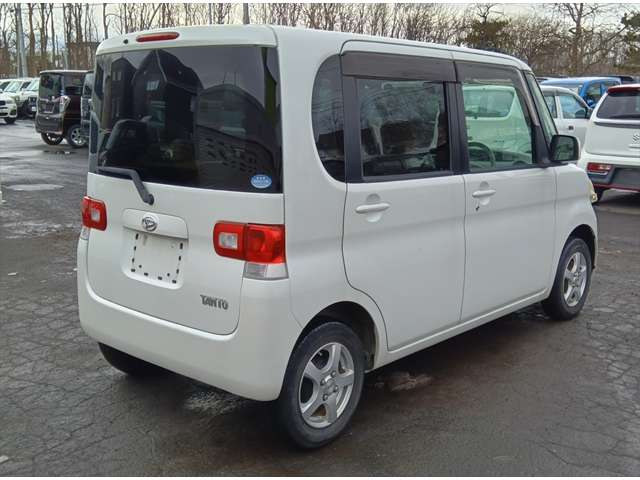 2009 Daihatsu Tanto – thumbnail 4