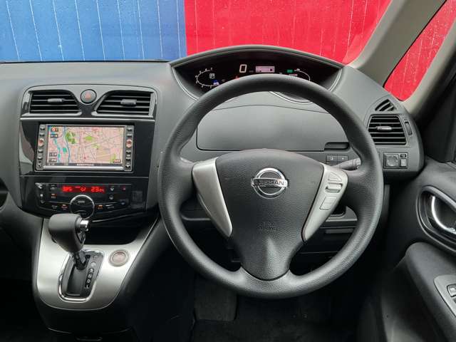 2011 Nissan Serena – thumbnail 4