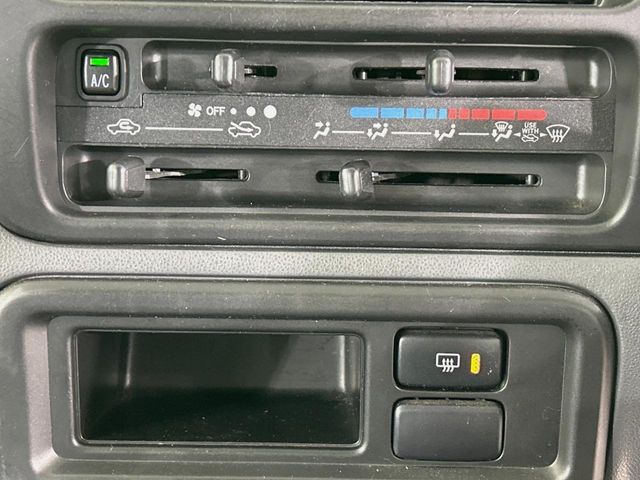 2011 Daihatsu Hijet Cargo – thumbnail 4