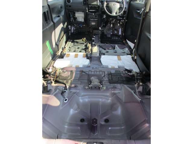 2011 Daihatsu Tanto – thumbnail 2