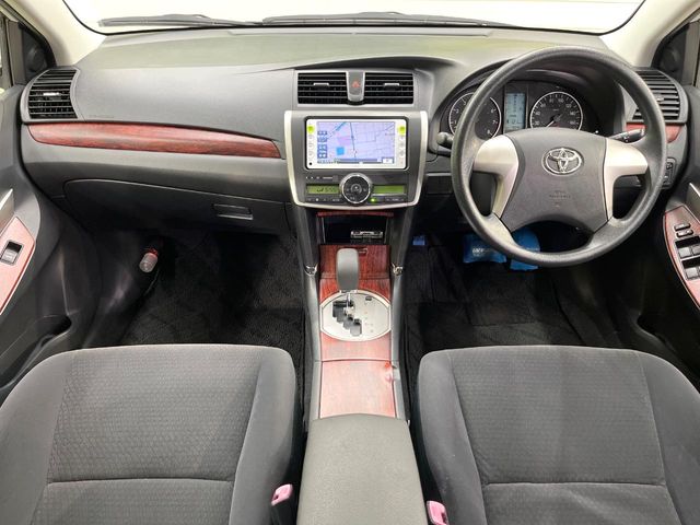 2011 Toyota Premio – thumbnail 2