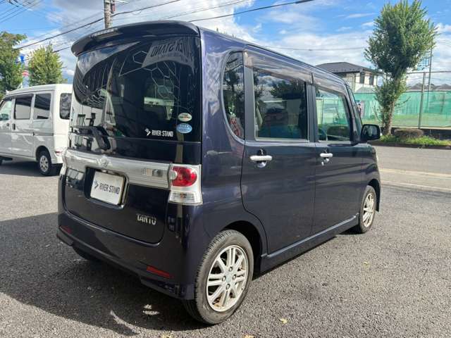 2010 Daihatsu Tanto – thumbnail 3