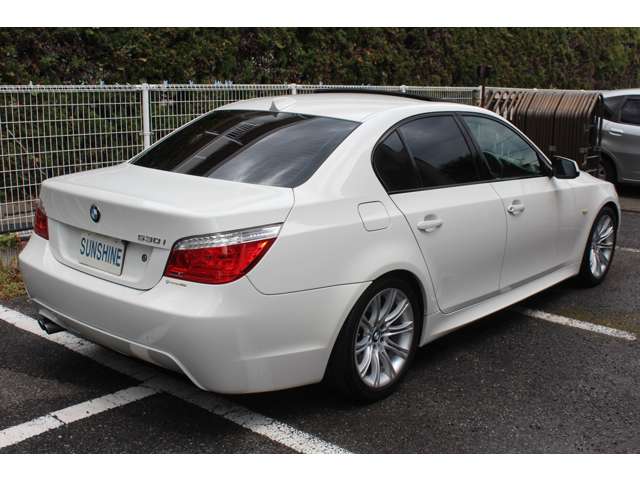 2010 BMW 5 Series – thumbnail 2