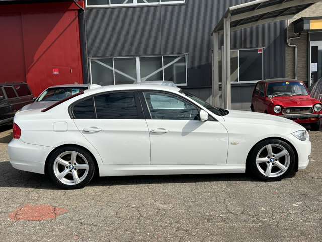 2010 BMW 3 Series – thumbnail 4