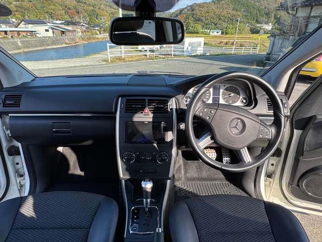 2011 Mercedes-Benz B-Class – thumbnail 4