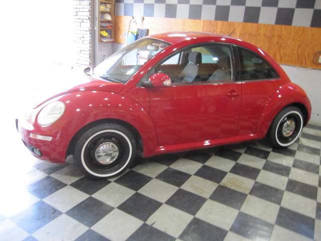 2008 Volkswagen New Beetle – thumbnail 4