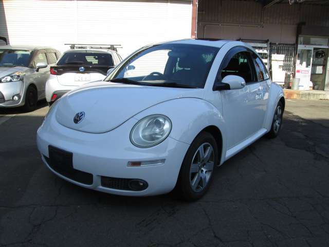 2009 Volkswagen New Beetle – thumbnail 2