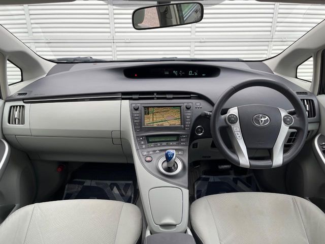 2011 Toyota Prius – thumbnail 2