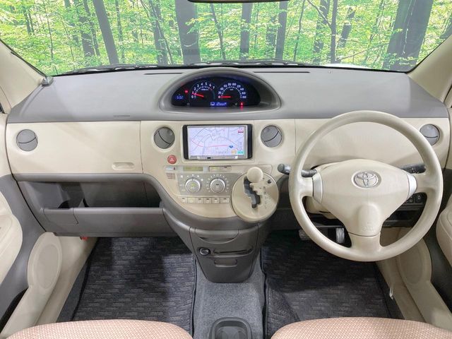 2011 Toyota Sienta – thumbnail 2