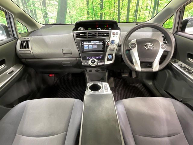 2011 Toyota Prius Alpha – thumbnail 2