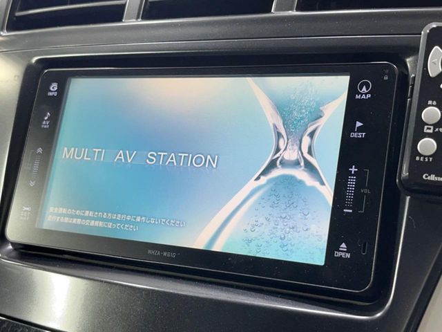 2011 Toyota Prius Alpha – thumbnail 3