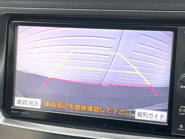2011 Toyota Prius Alpha – thumbnail 4