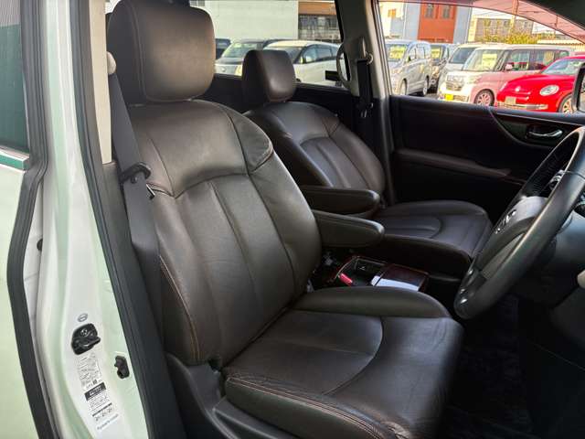 2010 Nissan Elgrand – thumbnail 3