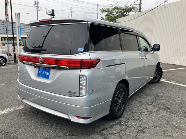 2011 Nissan Elgrand – thumbnail 3