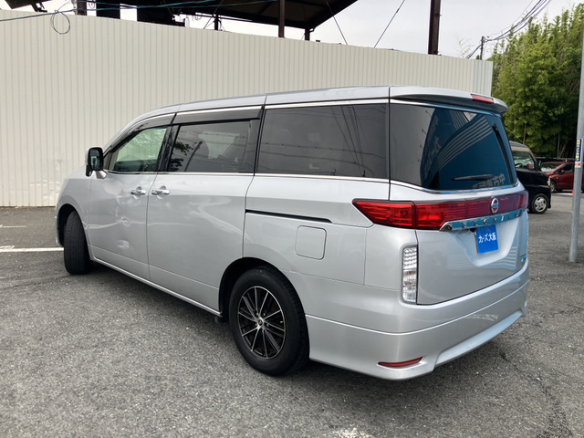 2011 Nissan Elgrand – thumbnail 4