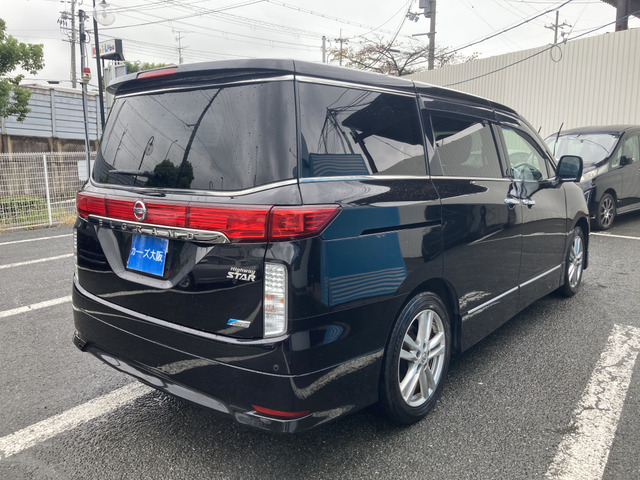 2011 Nissan Elgrand – thumbnail 3