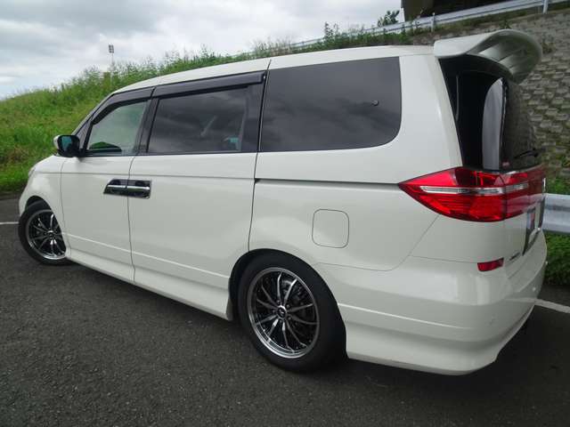 2011 Honda Elysion – thumbnail 3