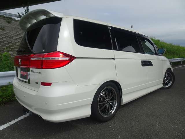 2011 Honda Elysion – thumbnail 4