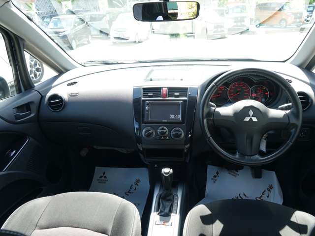 2011 Mitsubishi Colt – thumbnail 4