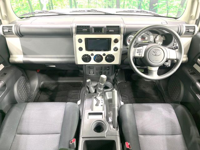 2011 Toyota FJ Cruiser – thumbnail 2