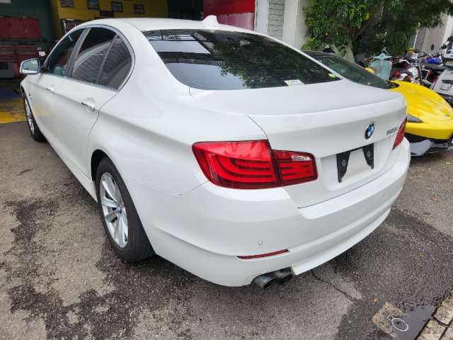 2011 BMW 5 Series – thumbnail 3