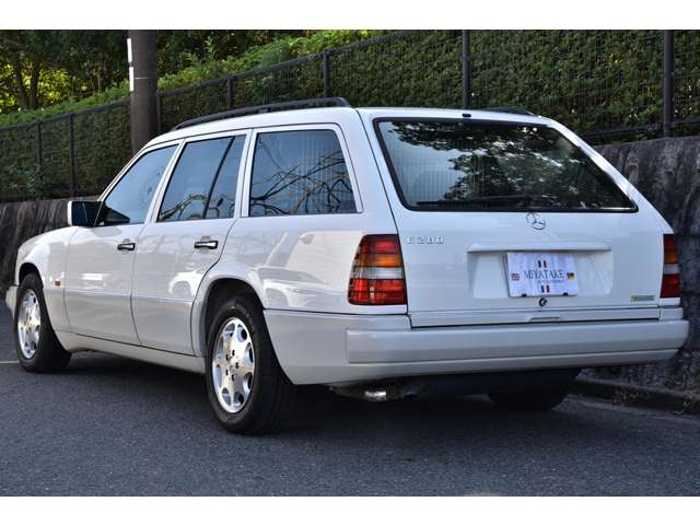1995 Mercedes-Benz E-Class Wagon – thumbnail 2