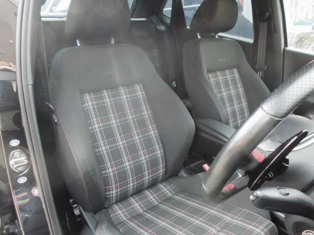 2011 Volkswagen Polo – thumbnail 4