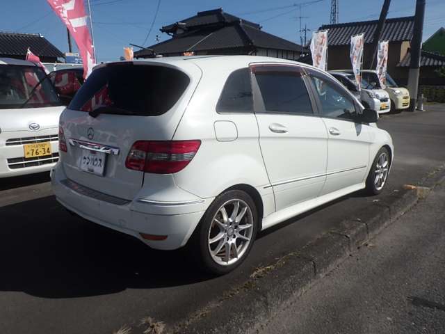 2011 Mercedes-Benz B-Class – thumbnail 3