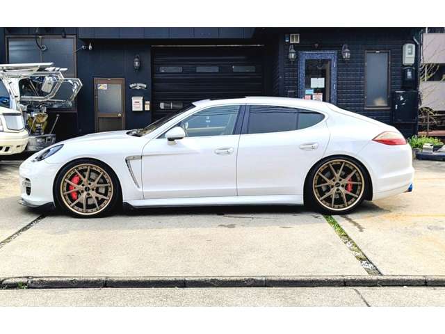 2010 Porsche Panamera – thumbnail 3