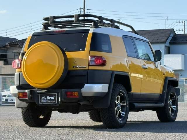 2011 Toyota FJ Cruiser – thumbnail 4