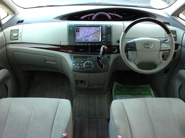 2011 Toyota Estima – thumbnail 4