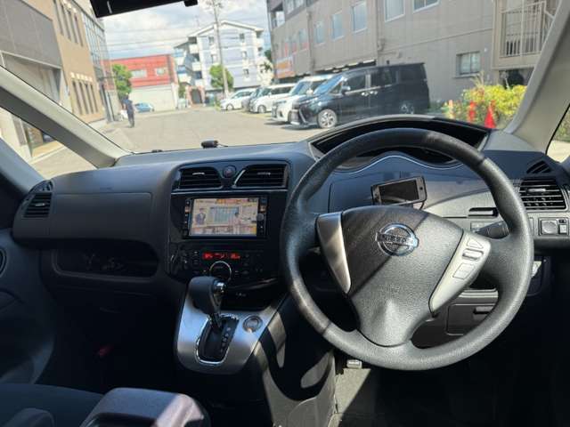 2011 Nissan Serena – thumbnail 2