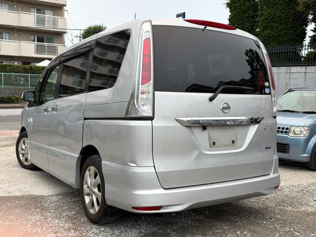 2011 Nissan Serena – thumbnail 4