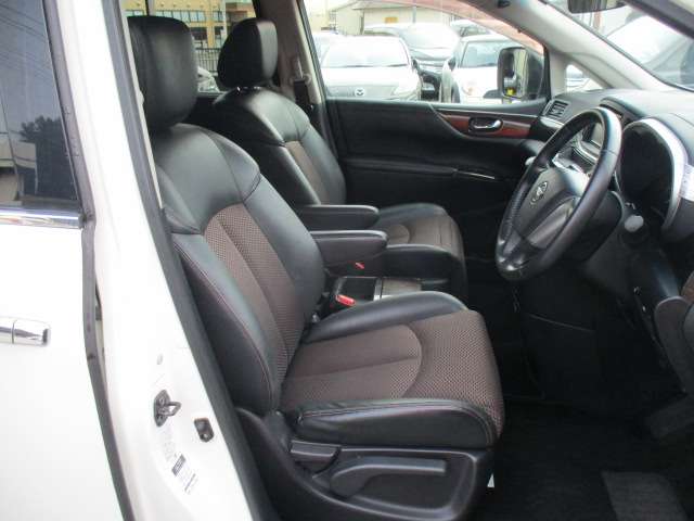 2011 Nissan Elgrand – thumbnail 4