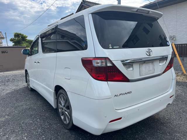 2010 Toyota Alphard – thumbnail 2