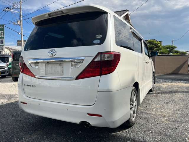 2010 Toyota Alphard – thumbnail 4