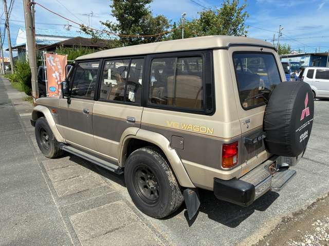 1989 Mitsubishi Pajero – thumbnail 4