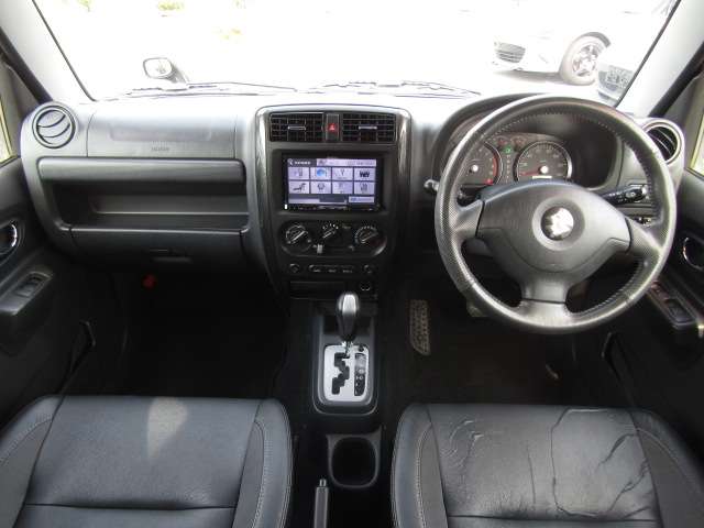 2011 Suzuki Jimny – thumbnail 3