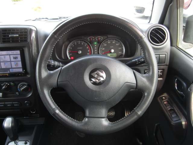 2011 Suzuki Jimny – thumbnail 4