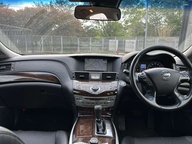 2010 Nissan Fuga – thumbnail 2
