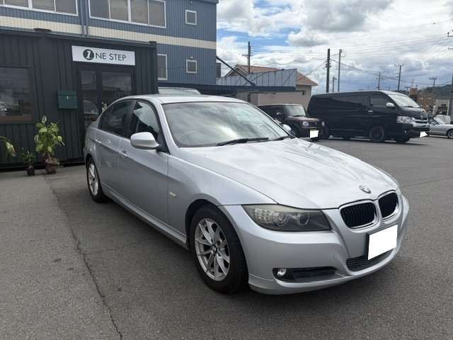 2010 BMW 3 Series – thumbnail 3