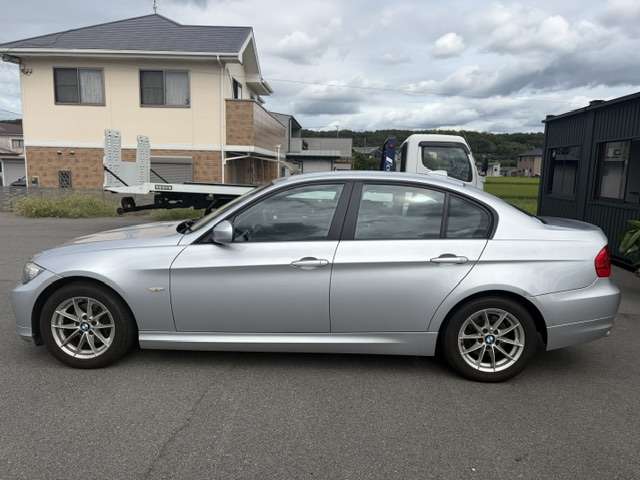 2010 BMW 3 Series – thumbnail 4