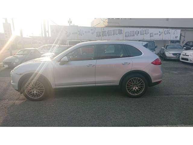 2011 Porsche Cayenne – thumbnail 2