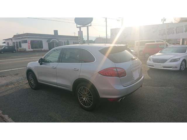 2011 Porsche Cayenne – thumbnail 3