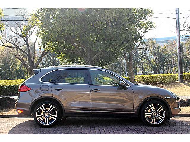 2011 Porsche Cayenne – thumbnail 3
