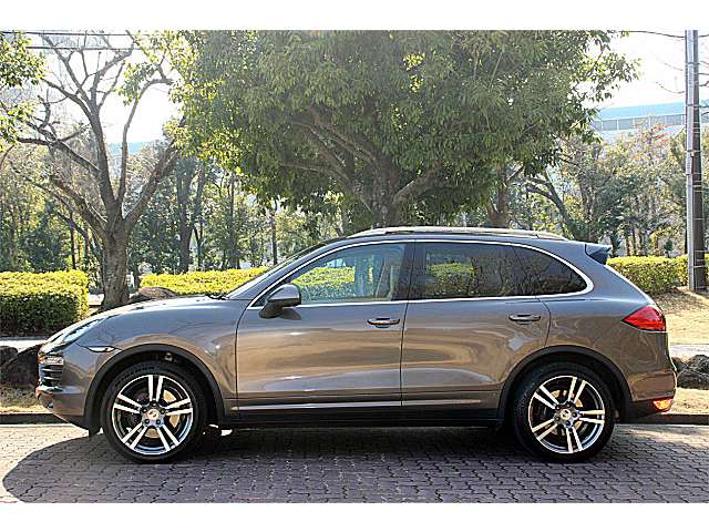 2011 Porsche Cayenne – thumbnail 4