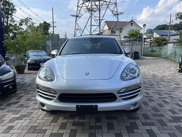 2011 Porsche Cayenne – thumbnail 2
